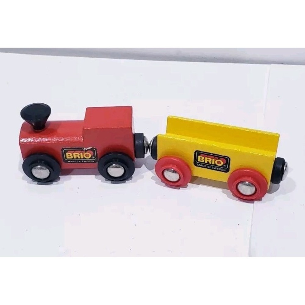 Brio Woden Rimless Yellow  Wagon and Red Train